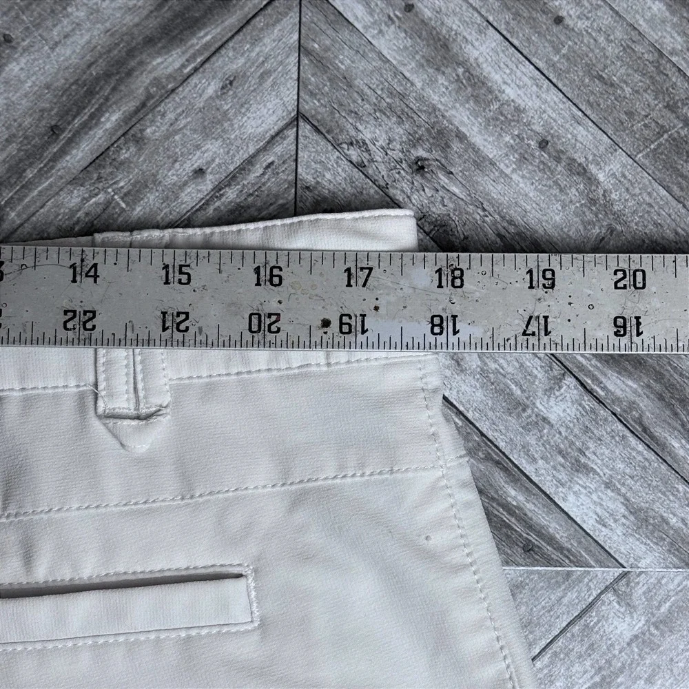 Oakley Mens Golf Shorts‎ Off-White Cream Performance Athletic Size 34W RN96548